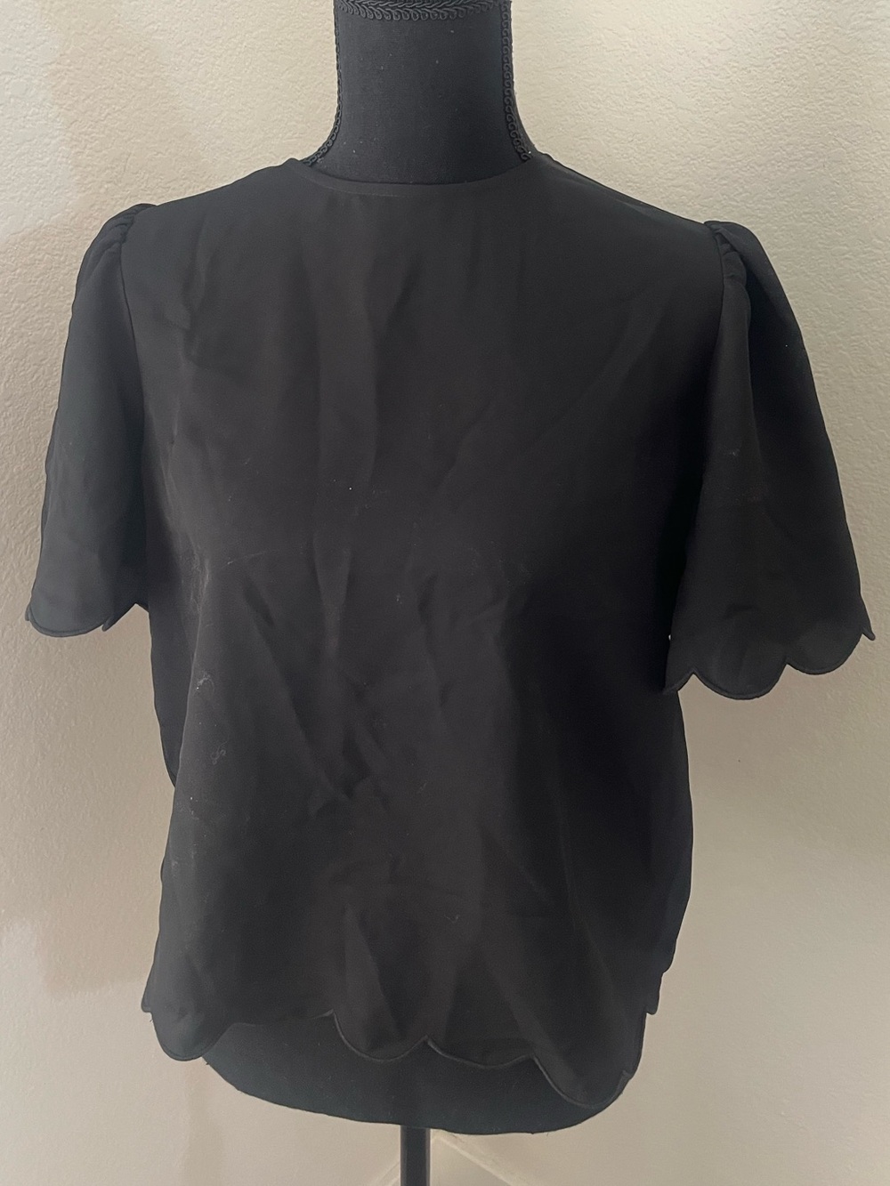 Express Black Scallop Hem Short Sleeve Blouse